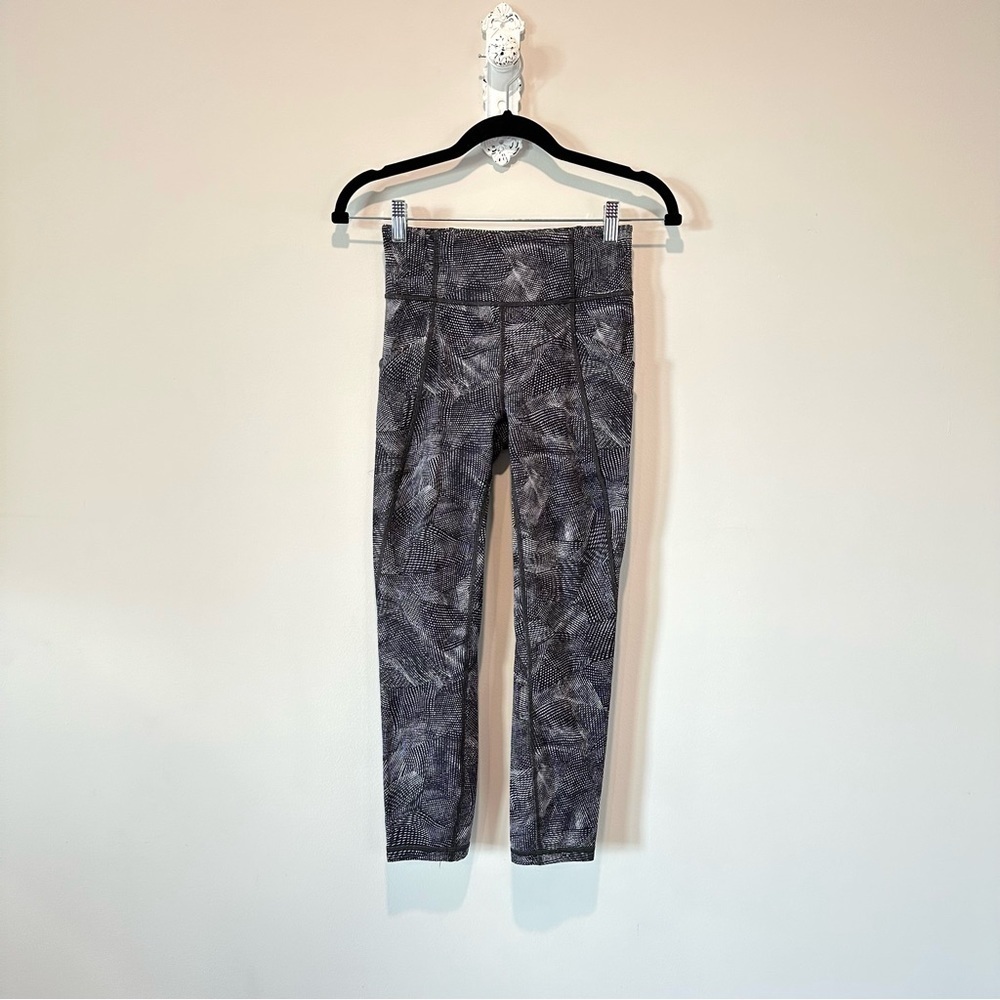 Lululemon Time to Sweat Crop 23”